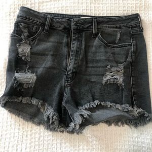 Distressed raw hem Jean shorts